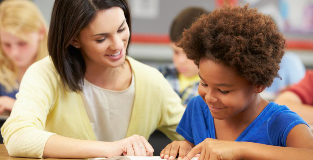 Relation privilégiée entre enseignant et élève pour contrer le décrochage scolaire Relation privilégiée entre enseignant et élève pour contrer le décrochage scolaire